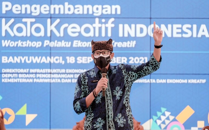 Menteri Pariwisata dan Ekonomi Kreatif Sandiaga Uno dalam kunjungannya ke Banyuwangi, Jawa Timur.